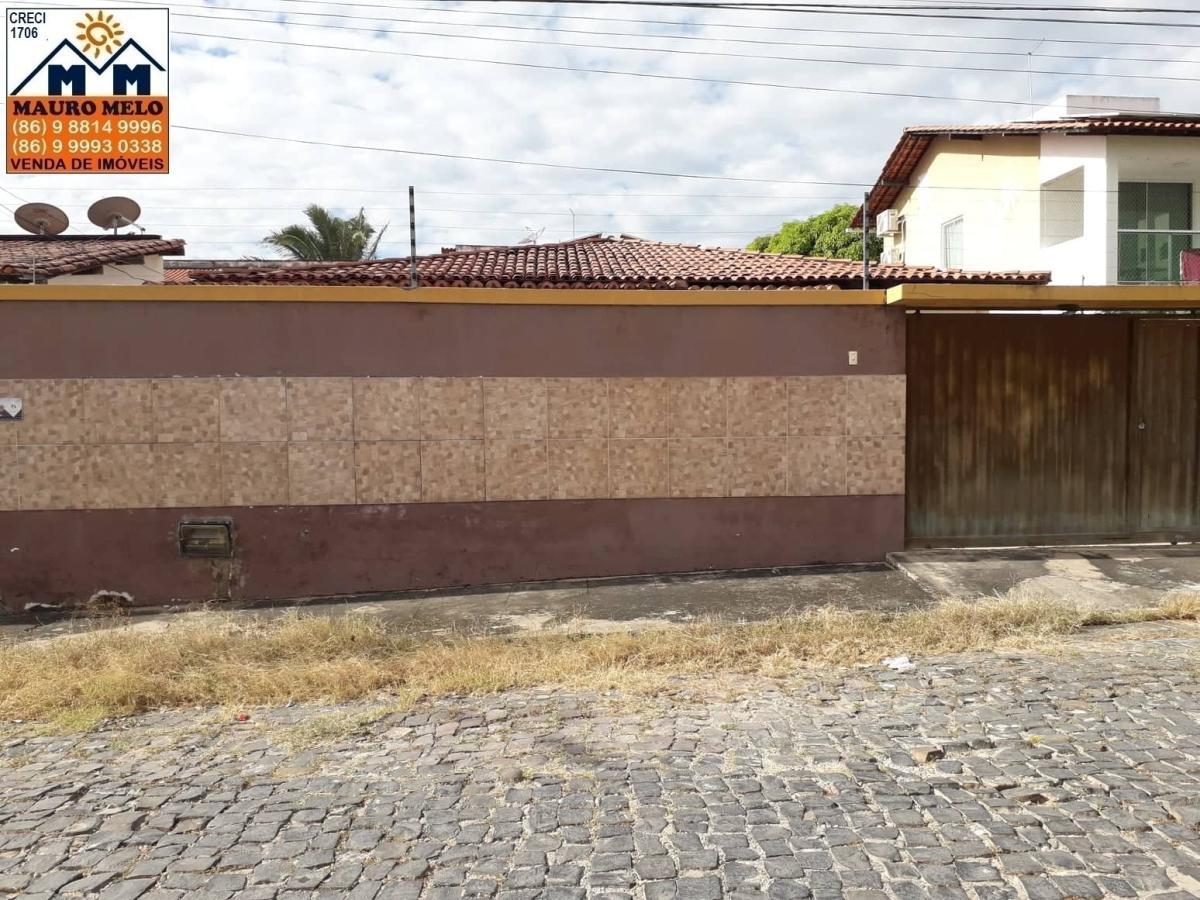 Casa à venda com 3 quartos, 390m² - Foto 1