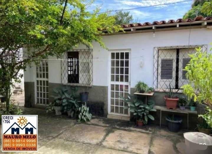 Casa à venda com 3 quartos, 300m² - Foto 1